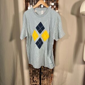 Old Navy Grey Shortsleeve with Yellow and Blue Argyle PTP 24-25 Size Large